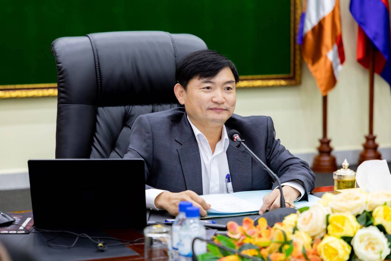 លទ្ធផលកិច្ចពិភាក្សាប្រាក់ឈ្នួលកម្មករកាត់ដេរ និយោជកដាក់តួលេខ ២០១,៥ដុល្លារ ឯតំណាងកម្មករដាក់តួលេខ២ ផ្សេងគ្នា គឺ ២០៤ និង ២១៣ដុល្លារ