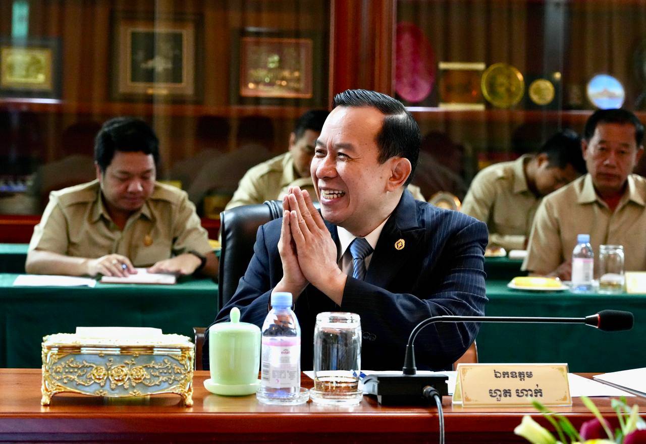 ឯកឧត្តម ហួត ហាក់ ដឹកនាំក្រុមការងារក្រសួង តំណាងរាជរដ្ឋាភិបាល ចូលការពារសេចក្ដីព្រាងច្បាប់ ស្តីពីការបង្កើតក្រសួងអធិការកិច្ច ចំពោះមុខគណៈកម្មការ នៃព្រឹទ្ធសភា