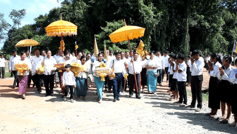 បញ្ជាការដ្ឋានតំបន់ប្រតិបត្តិការសឹករងកំពង់ធំ ដង្ហែអង្គកឋិនទាន​មហាសាមគ្គី ទៅវត្តស្រែវាលខាងកើត