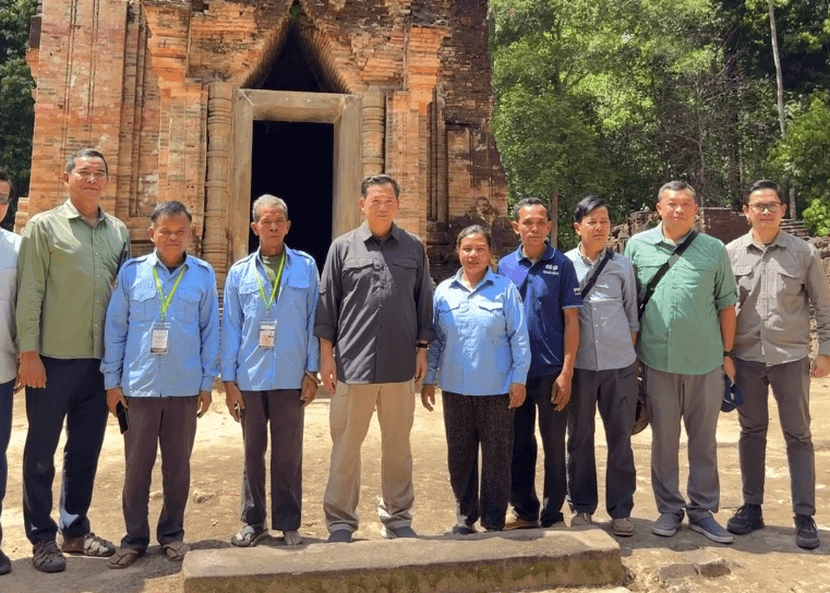 សម្ដេចនាយករដ្ឋមន្ត្រី ហ៊ុន ម៉ាណែត ចូលទស្សនាប្រាសាទ​ដំរីក្រាប និងសំណេះសំណាលជាមួយប្រជាសហគមន៍​ទេសចរណ៍អន្លង់ធំ