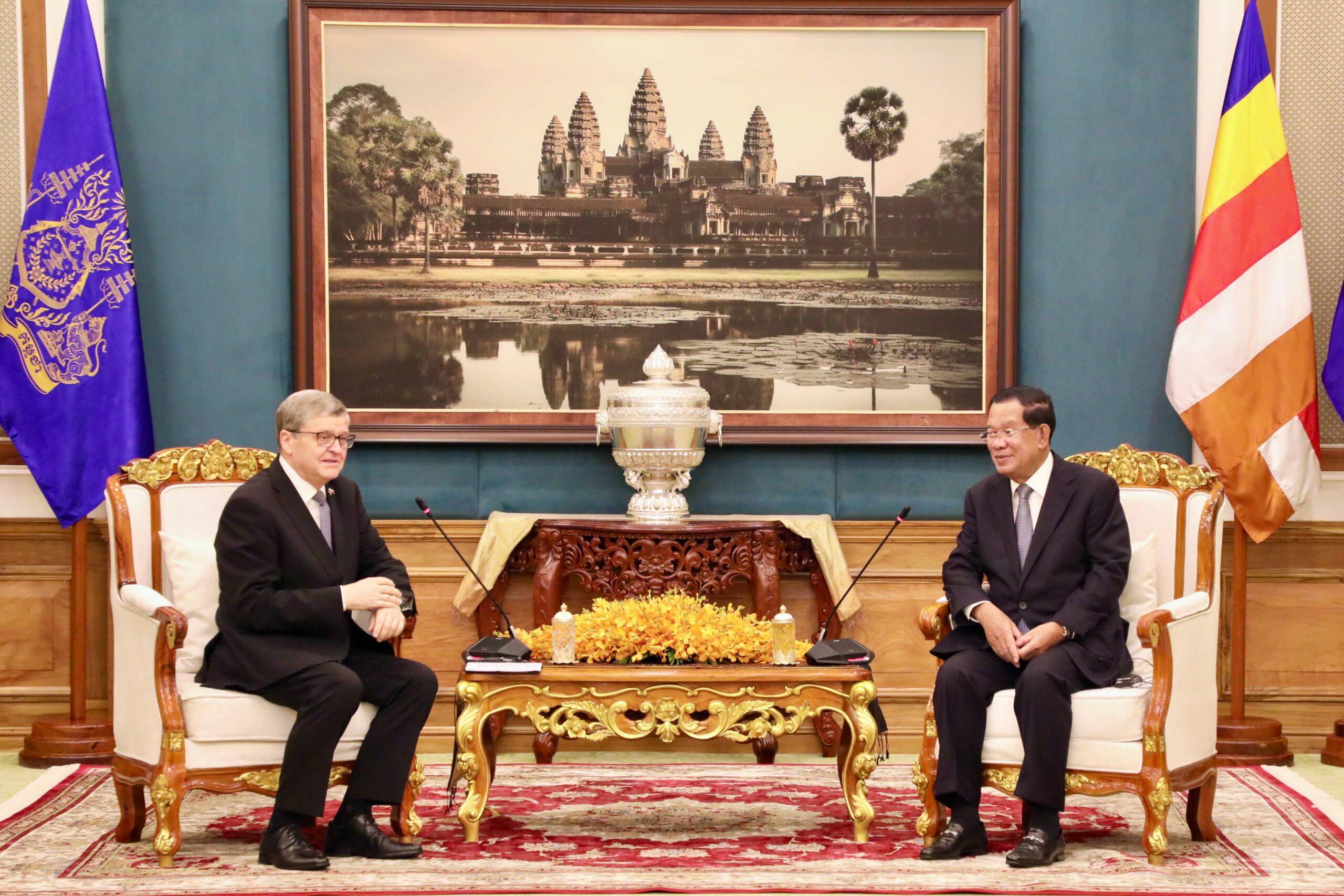 ក្នុងជំនួបជាមួយទូតរុស្ស៊ី សម្ដេចតេជោ ហ៊ុន សែន សង្ឃឹមថា ការចរចារវាងភាគីពាក់ព័ន្ធ នឹងឈានទៅដល់ដំណោះស្រាយ​រហូតដល់បញ្ចប់សង្គ្រាមបានឆាប់ៗ