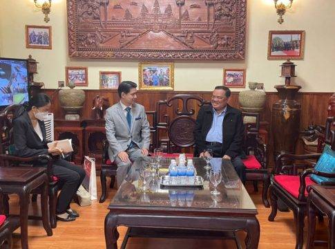 ទីប្រឹក្សាស្ថានទូតចិនជួបញ៉ឹកប៊ុនឆៃនៅគេហស្ថាន