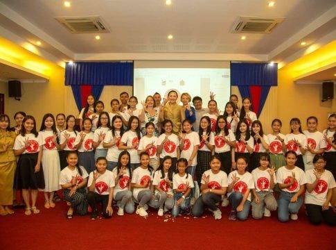 Sister of Code ជំរុញចិត្តសិស្សនារីឱ្យស្រឡាញ់វិស័យបច្ចេកវិទ្យាគមនាគមន៍ និងព័ត៌មាន