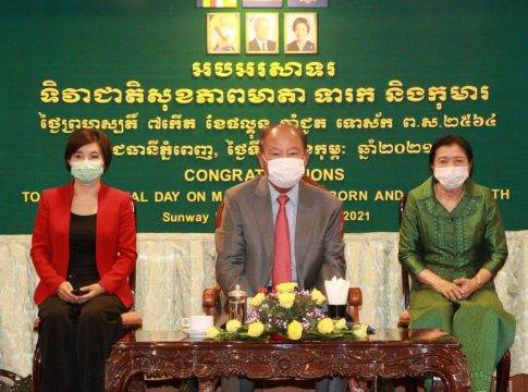 មន្ត្រីអង្គការសុខភាពពិភពលោកកោតសរសើរកម្ពុជាក្នុងការផ្តល់សេវាសុខភាពមាតា ទារក និងកុមារ