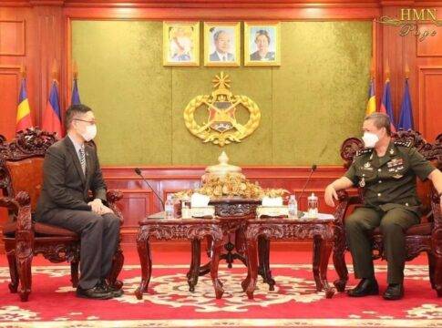 លោកឧត្តមសេនីយ៍ឯក ហ៊ុន ម៉ាណែត បានទទួលជួបពិភាក្សាការងារជាមួយ អនុរដ្ឋលេខាធិការ នៃក្រសួងការពារជាតិសិង្ហបុរី