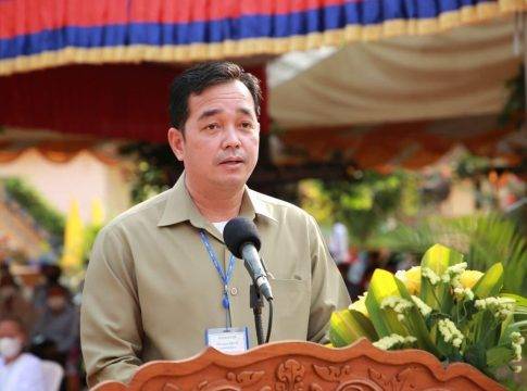 រដ្ឋបាលខេត្តកំពង់ចាម រៀបចំក្រុមគ្រូពេទ្យចល័ត ចុះចាក់វ៉ាក់សាំងជូនប្រជាពលរដ្ឋតាមភូមិ និងមណ្ឌលសុខភាព￼