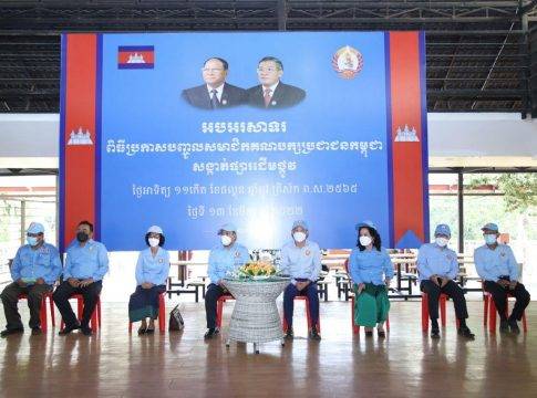 គណបក្សប្រជាជនកម្ពុជា សង្កាត់ផ្សារដើមថ្កូវ បញ្ចូលសមាជិកគណបក្សប្រជាជនកម្ពុជា ចំនួន ១២៦នាក់￼