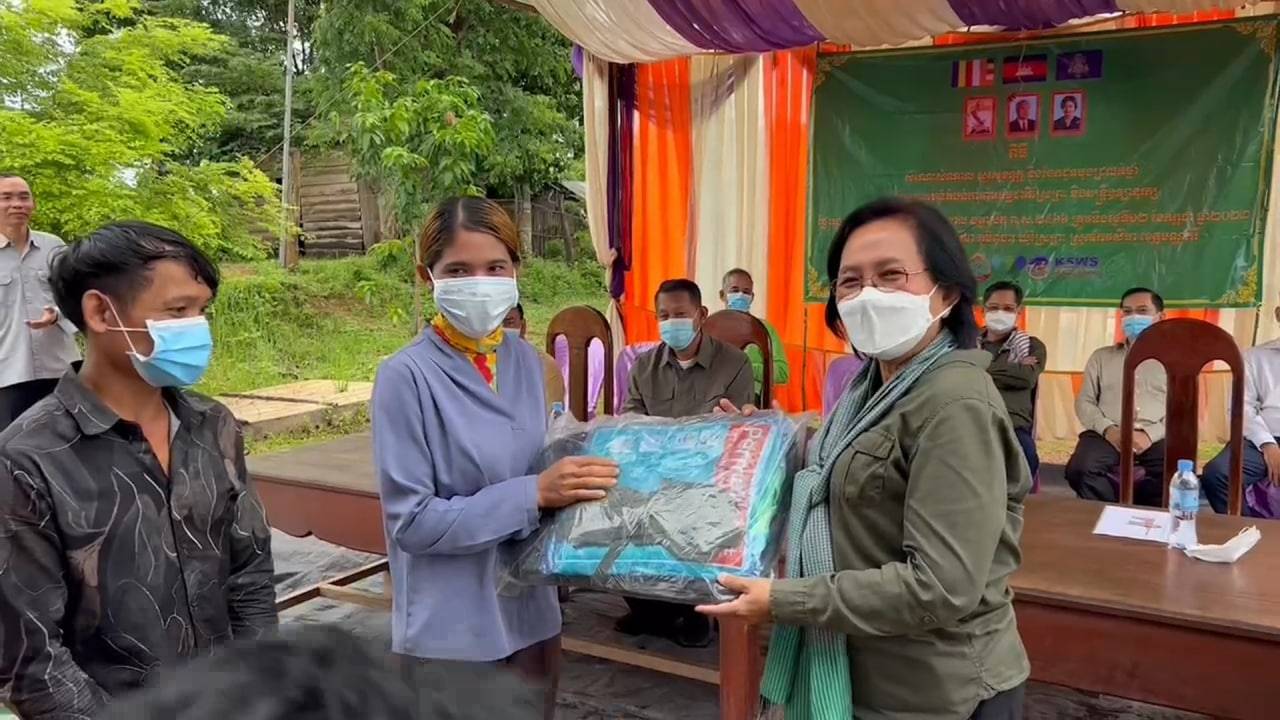 រដ្ឋលេខាធិការក្រសួងបរិស្ថាន អញ្ជើញជួបសំណេះសំណាលសួរសុខទុក្ខ និងផ្សព្វផ្សាយស្តីពី វិធីបង្កា ការពារទប់ស្កាត់ជំងឺគ្រុនចាញ់ និង ថែទាំសុខភាពអនាម័យ នៅស្រុកកែវសីមា
