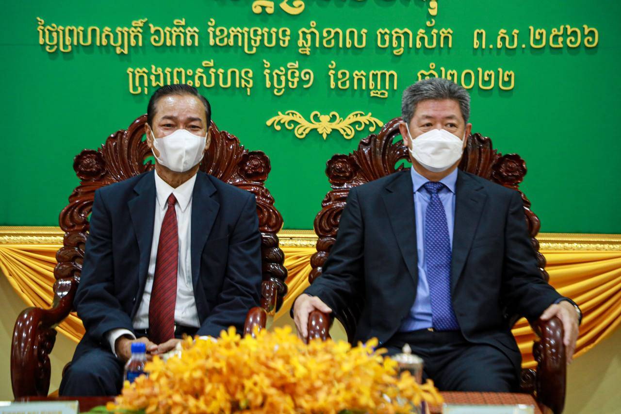 អភិបាលខេត្តព្រះសីហនុ ប្រាប់អភិបាលក្រុងព្រះសីហនុដែលទើបទទួលតំណែងថ្មី ត្រូវសហការធ្វើការរួមគ្នា និងដោះស្រាយបញ្ហាដោយយុត្តិធម៌ត្រឹមត្រូវ