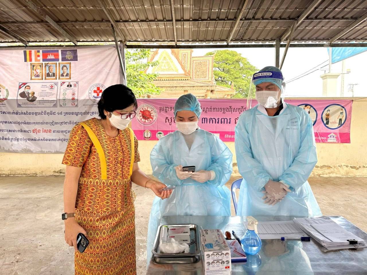 លោកជំទាវ ឱ វណ្ណឌីន ៖ ការចាក់វ៉ាក់សំាងដូសទី៦ និងដូសជំរុញផ្សេងទៀត គឺធ្វើឡើង នៅក្របខ័ណ្ឌ ទូទាំងប្រទេស