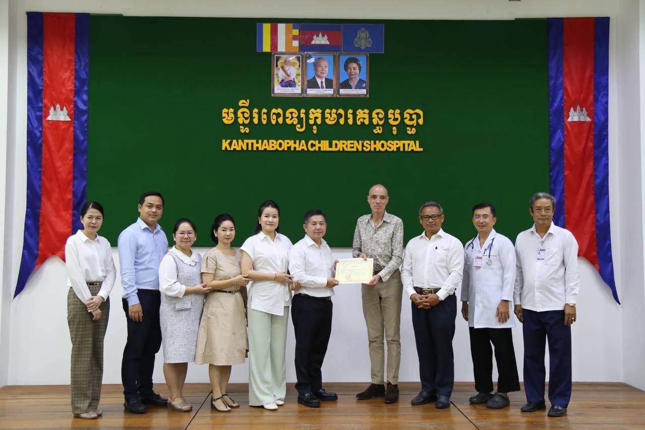 លោក សុខ សំណាង បរិច្ចាគថវិកា២ម៉ឺនដុល្លារ និងភេសជ្ជៈប៉ូការីស្វេត សម្រាប់ប្រើប្រាស់ពេញមួយឆ្នាំ ជូនដល់មន្ទីរពេទ្យគន្ធបុប្ផា