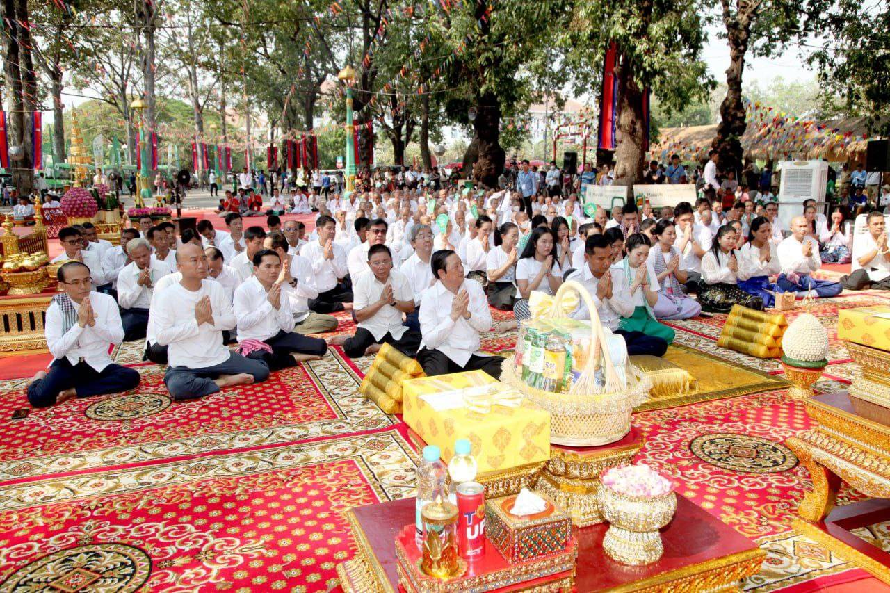 រដ្ឋបាលខេត្តសៀមរាប និងសហភាពសហព័ន្ធយុវជនកម្ពុជាខេត្ត រៀបចំពិធីស្រង់ព្រះនៅក្បែរព្រះអង្គចេកព្រះអង្គចម