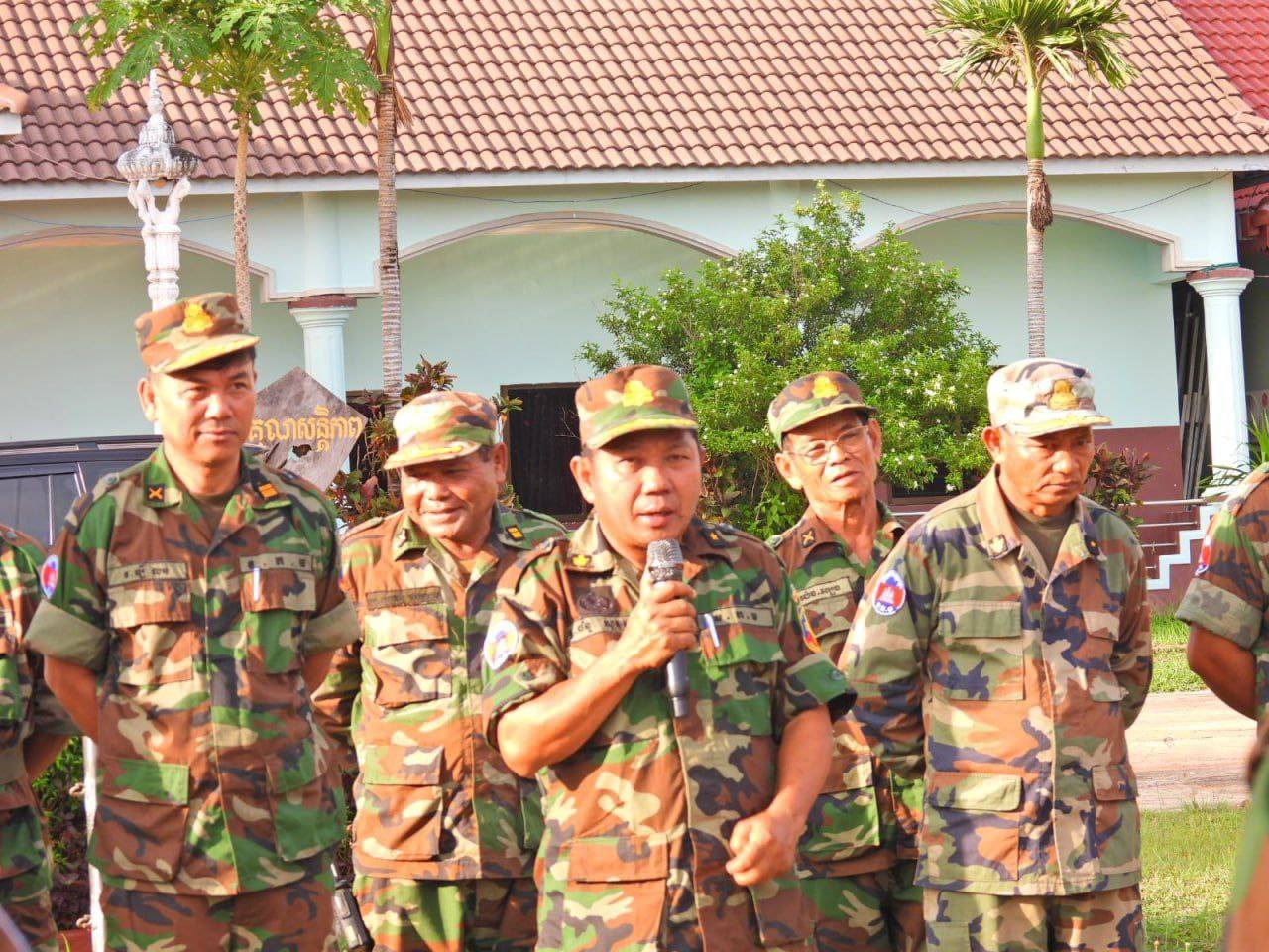 មេបញ្ជាការកងពលតូចអន្តរាគមន៍លេខ៨ និងត្រៀមអន្តរាគមន៍ និងផ្សព្វផ្សាយសភាពការណ៍ថ្មីៗជូនដល់ នាយ-ពលទាហាន