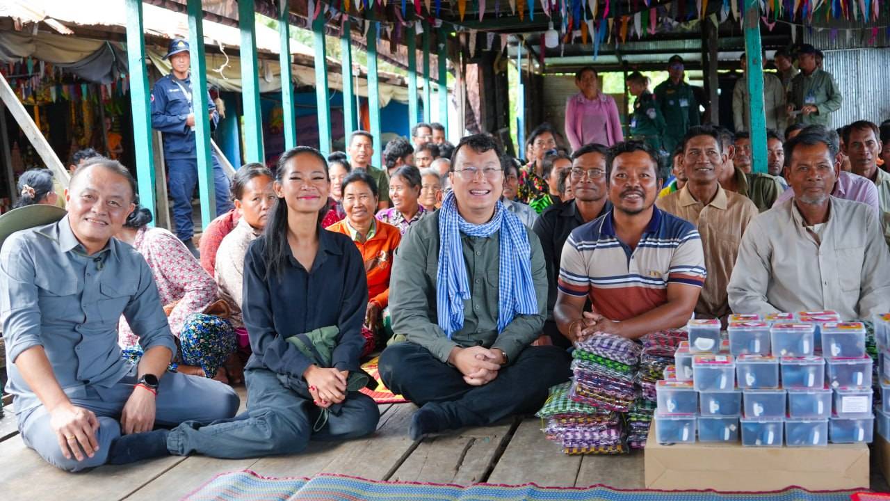 រដ្ឋមន្ដ្រីក្រសួងកសិកម្ម ជួបសំណេះសំណាលជាមួយប្រជានេសាទនៅតំបន់មាត់ខ្លា