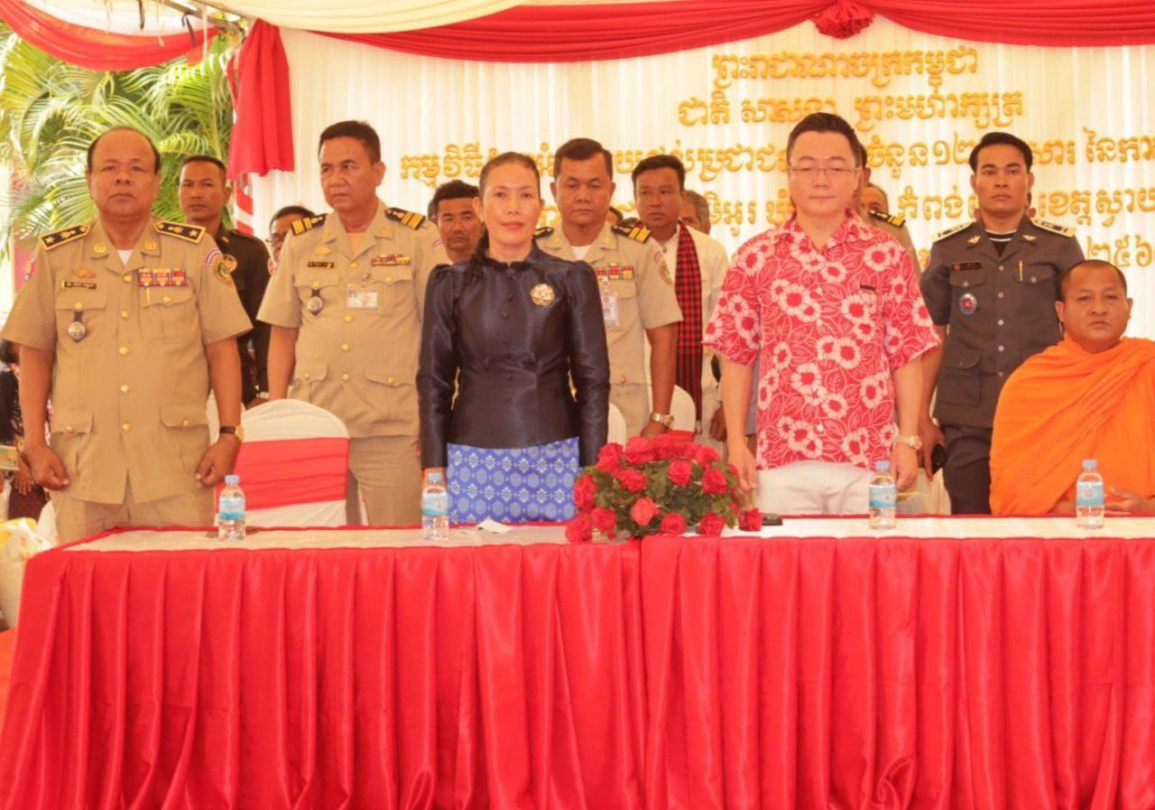 ពលរដ្ឋចំនួន១២០គ្រួសារមានជីវភាពខ្វះខាតរស់នៅតំបន់ព្រំដែនស្រុកកំពង់រោទិ៍ទទួលបានអំណោយពីសប្បុរសជន នៅថ្ងៃទិវានៃសេចក្តីស្រឡាញ់