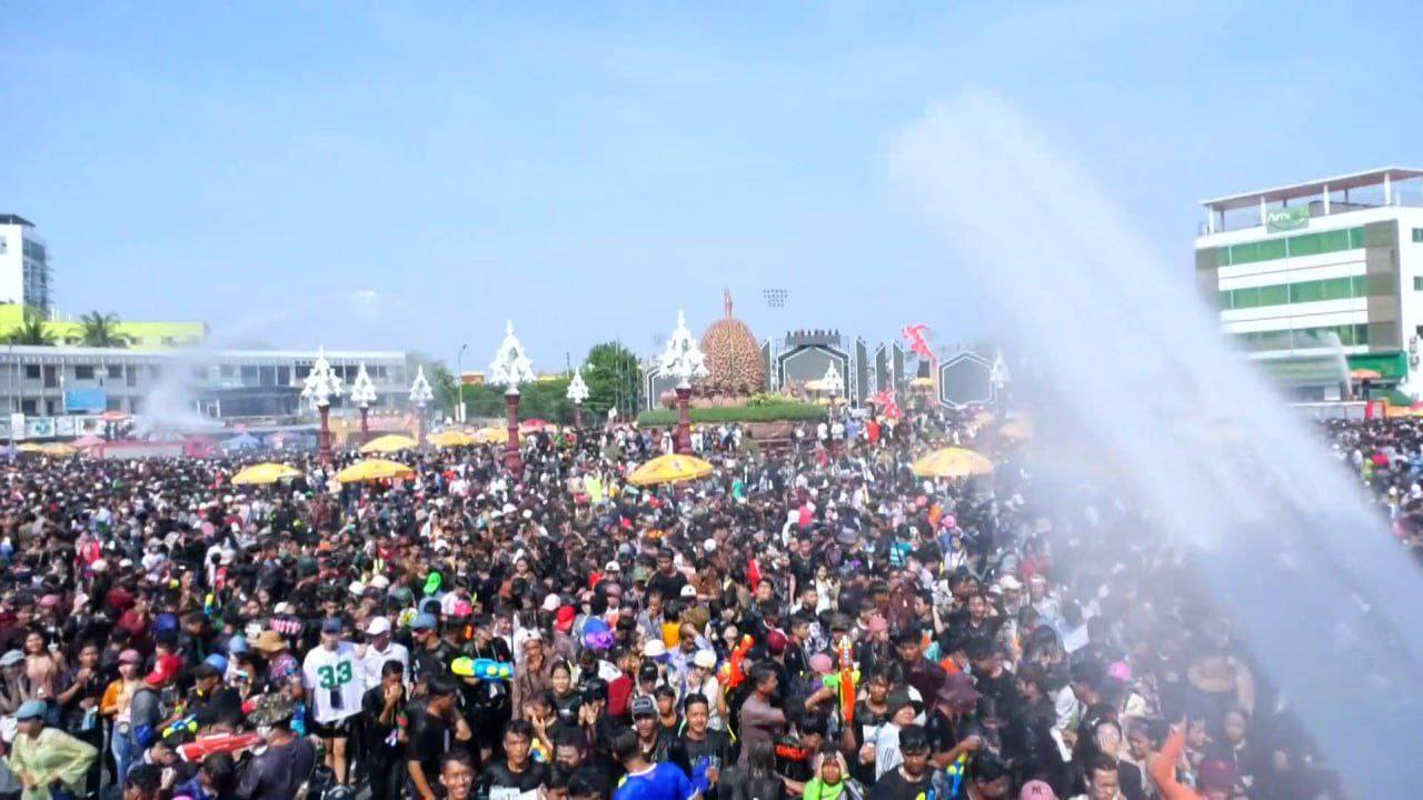 កម្លាំងសមត្ថកិច្ចខេត្តកំពត ជាង ១.០០០នាក់ និងដាក់​ពង្រា​យ​ការពារសន្តិសុខសណ្តាប់ធ្នាប់ក្នុងពិធីបុណ្យចូលឆ្នាំថ្មី