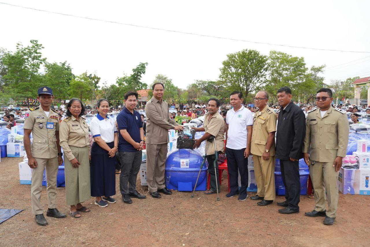 ពលរដ្ឋជិត ៦០០គ្រួសារក្នុងស្រុករវៀងទទួលបានសម្ភារៈសុខភាពអនាម័យ កសិកម្ម ពី UNDP ក្រោមជំនួយរបស់ ចិន តាមរយៈក្រសួងផែនការ