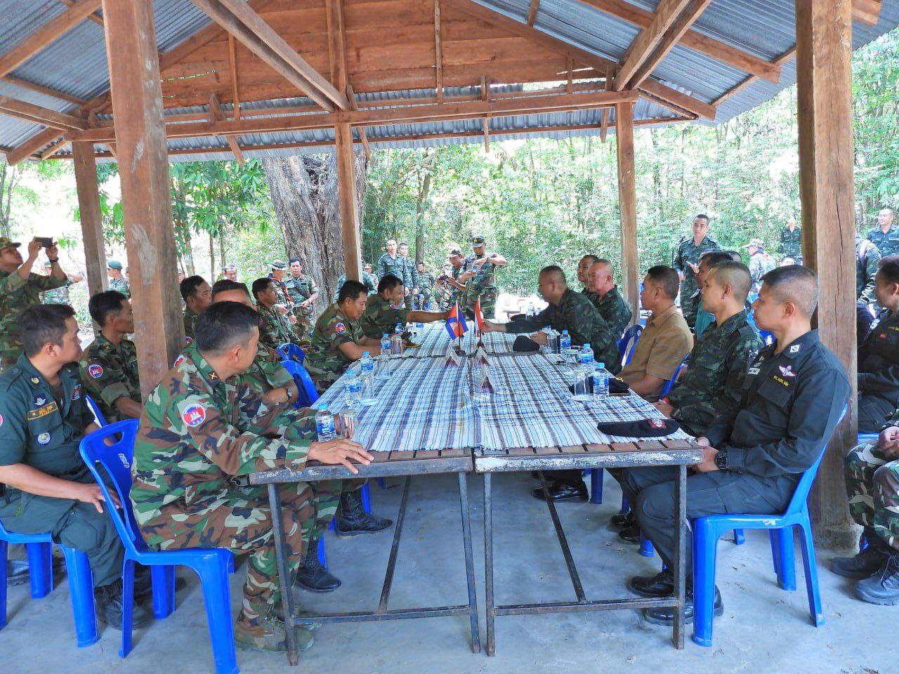 កងកម្លាំងប្រដាប់អាវុធកម្ពុជា និងថៃ ប្តេជ្ញាបន្តរួមគ្នា រក្សាការពារព្រំដែនឱ្យមានសុខសុវត្តិភាព តាមរយៈការដោះស្រាយបញ្ហាដែលកើតមាន