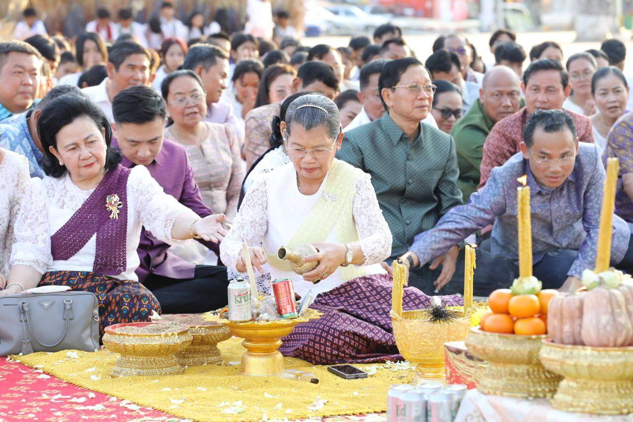 សម្តេច ម៉ែន សំអន អញ្ជើញប្រារព្ធពិធីប្រុងពលីបួងសួងសុំសេចក្តីសុខ ត្រៀមរៀបចំព្រឹត្តិការណ៍សង្ក្រាន្តឆ្នាំថ្មីនៅខេត្តកំពង់ធំ