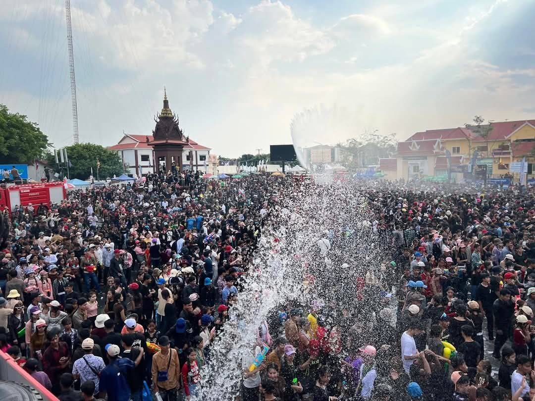 ថ្ងៃទី១ នៃសង្ក្រាន្តស្វាយរៀងមានភ្ញៀវទេសចរនិងបងប្អូនប្រជាពលរដ្ឋជាង ១១ម៉ឺននាក់មកលេងកម្សាន្ត