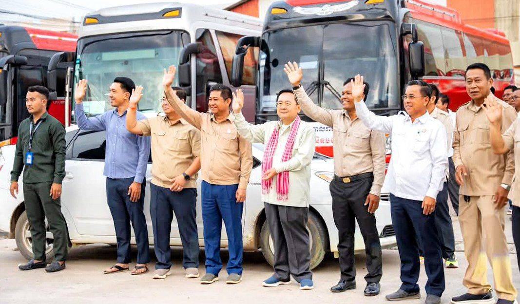 ពលរដ្ឋជាង ១២ ០០០នាក់ បានធ្វើដំណើរទៅមកក្នុងរដូវបុណ្យចូលឆ្នាំថ្មី តាមរថយន្តក្រុងរដ្ឋដោយមិនបង់ប្រាក់ភ្នំពេញ-បាត់ដំបង