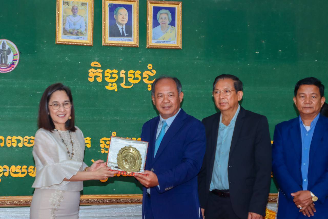 ទូត ហ្វីលីពីន ប្រចាំកម្ពុជា សន្យាចូលរួមលេីកកម្ពស់វិស័យវប្បធម៌ និងសកម្មភាពបោសសម្អាតមីន លើផ្ទៃដីដែលនៅសេសសល់ក្នុង កម្ពុជា