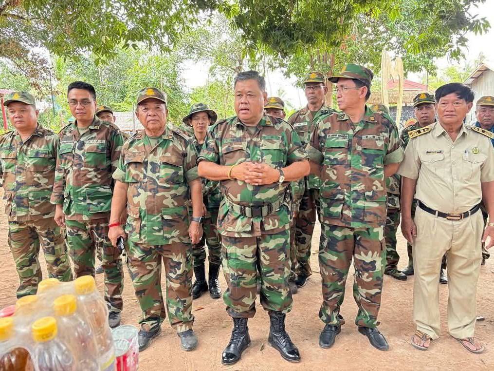 ផ្សាភ្ជាប់ជាមួយប្រជាជន ថ្នាក់ដឹកនាំបញ្ជាការដ្ឋាន​តំបន់ប្រតិបត្តិ​ការសឹក​រងព្រះវិហារ បន្តនាំយកអំណោយសម្តេចធិបតី នាយករដ្ឋមន្ត្រី ទៅជូន​ប្រជាពលរដ្ឋរងគ្រោះដោយខ្យល់កន្ត្រាក់១៥គ្រួសារ
