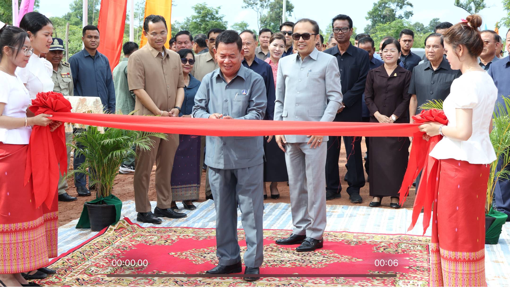 ផ្លូវក្រាលក្រួសក្រហមប្រវែងជាង ២១គីឡូម៉ែត្រនៅស្រុកសណ្ដាន់ត្រូវបាន​សម្ពោធ​ដាក់ឱ្យ​ប្រើប្រាស់ជាផ្លូវការ