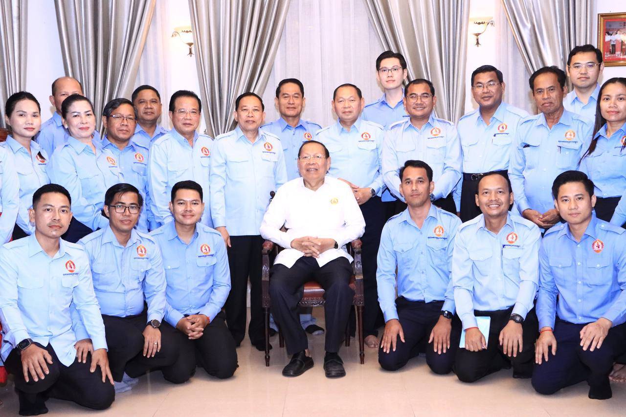 ឯកឧត្តម ចាយ បូរិន តំណាងដ៏ខ្ពង់ខ្ពង់ សម្តេចមហាបវរធិបតី ហ៊ុន ម៉ាណែត អញ្ជើញសួរសុខទុក្ខឯកឧត្តមកិត្តិសេដ្ឋាបណ្ឌិត ឆាយ ថន នៅគេហដ្ឋាន