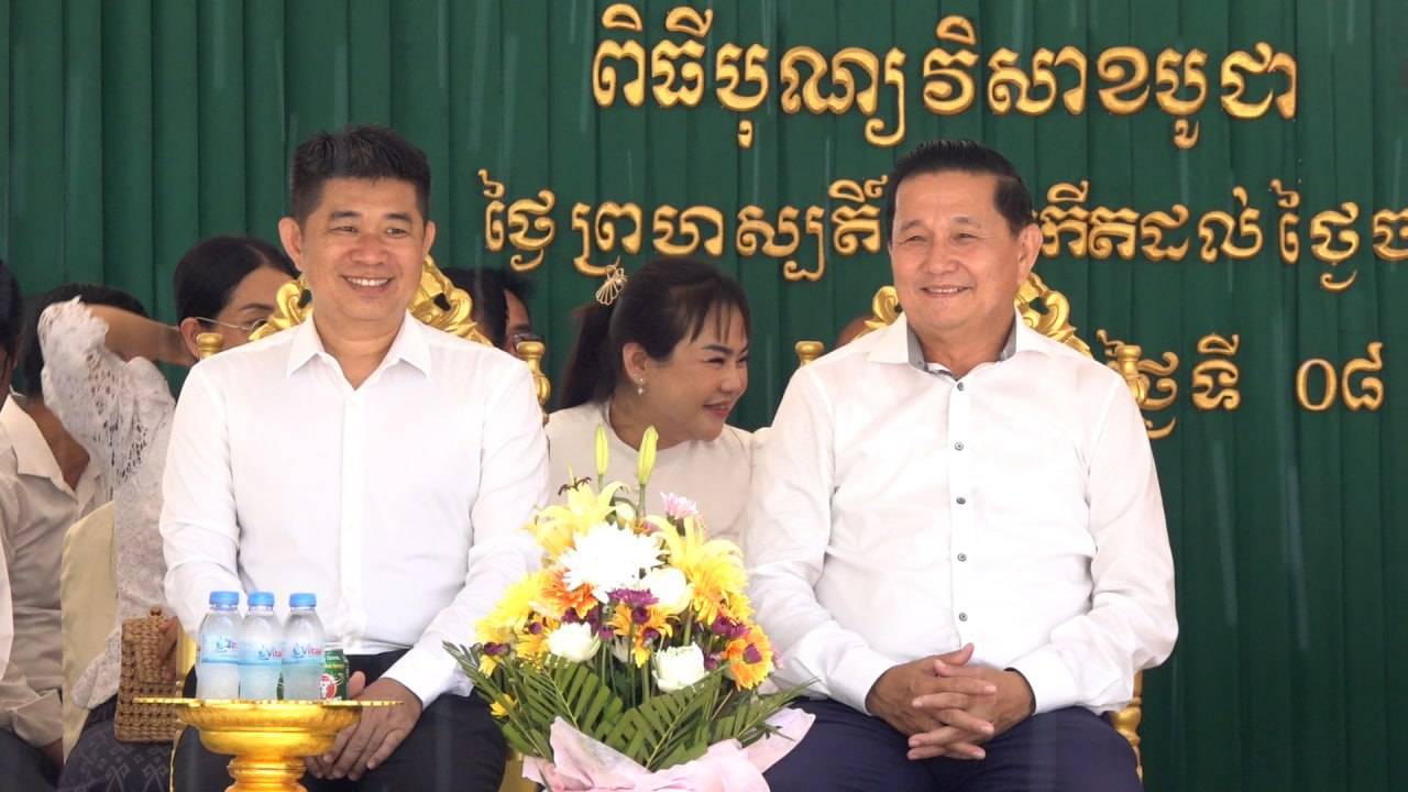 បុណ្យវិសាខបូជានៅខេត្តសៀមរាបជាមួយការបំបួសកុមារា និងកុមារីចំនួន៥០៩នាក់