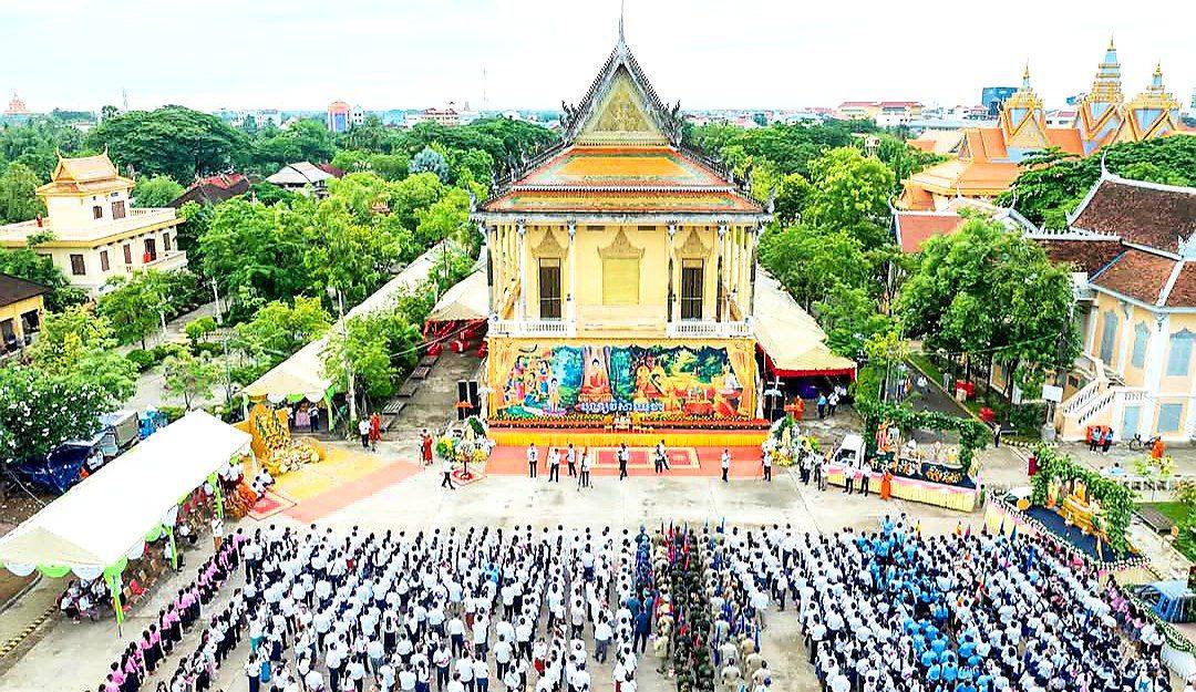 រដ្ឋបាលខេត្តបាត់ដំបងប្រារព្វពិធីបុណ្យវិសាខបូជា និងរាប់បាត្រព្រះសង្ឃ ១ ០៦៨