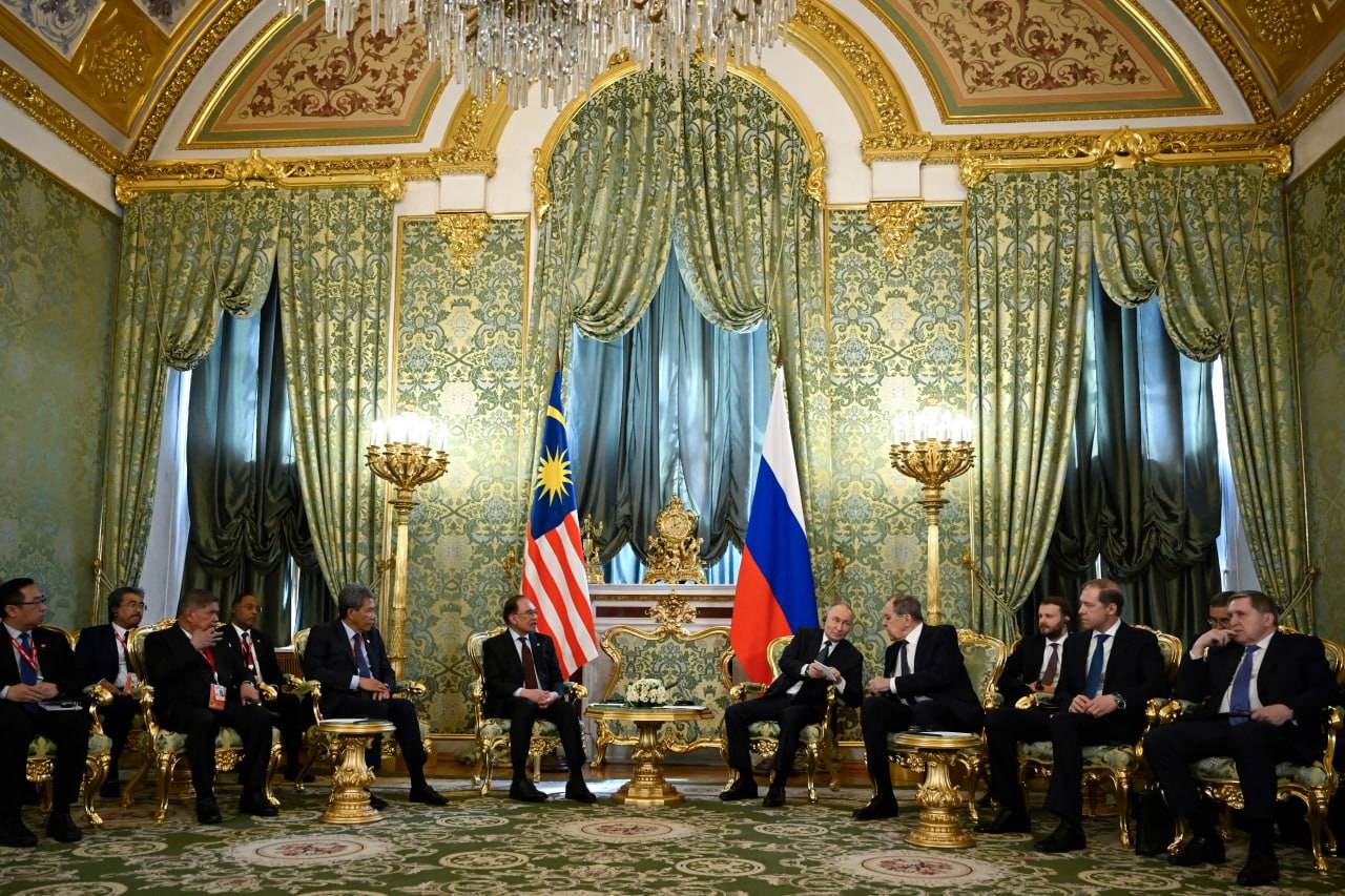 លោក Putin ថា ទំនាក់ទំនងរុស្ស៊ី-ម៉ាឡេស៊ីដើរលើផ្លូវកាន់តែជឿនលឿន