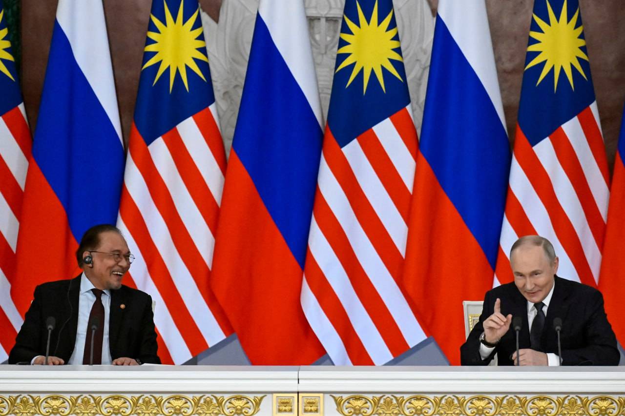 លោក Putin ជួបនាយករដ្ឋមន្ត្រីម៉ាឡេស៊ីនៅមូស្គូ ជជែករឿងធ្លាក់យន្តហោះ MH17