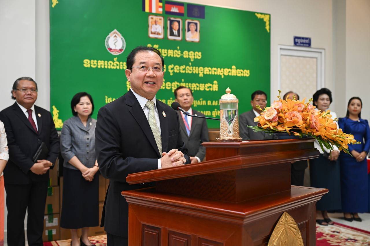 រដ្ឋមន្រ្តីក្រសួងសុខាភិបាល ប្រគល់ឧបករណ៍អេឡិចត្រូនិក ៣៤២៣ គ្រឿងជូនដល់អង្គភាពសុខាភិបាលថ្នាក់ជាតិ និងថ្នាក់ក្រោមជាតិ