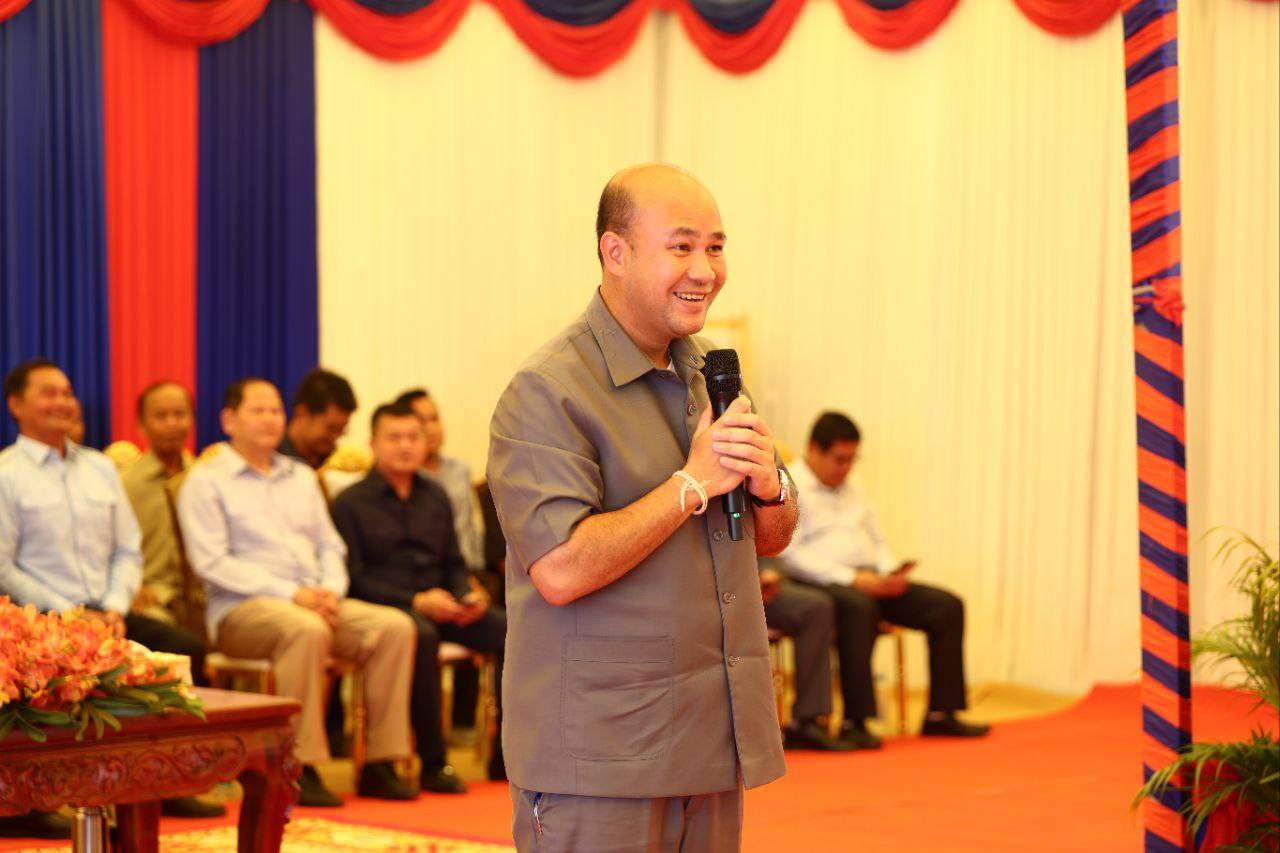 ឧបនាយករដ្ឋមន្រ្តី ហ៊ុន ម៉ានី ប្រគល់វិញ្ញាបនបត្រសម្គាល់ម្ចាស់​កម្មសិទ្ធអចលនវត្ថុចំនួន២២១បណ្ណ ជូនប្រជាពលរដ្ឋនៅឃុំ​កាហែង