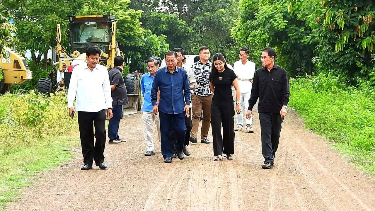 ទោះជាផ្លូវក្រាលល្បាយថ្មភ្នំក៏ដោយ តែនឹងជួយកែប្រែជីវភាពអ្នកសំពៅលូន