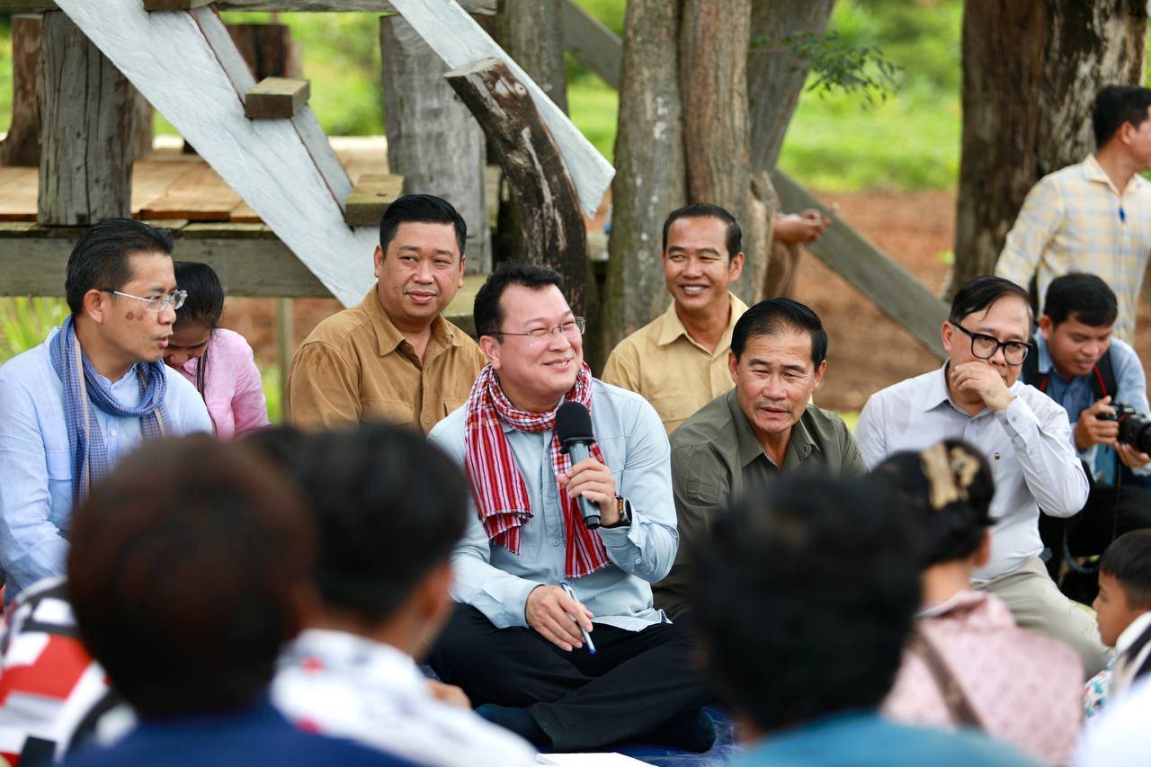 រដ្ឋមន្ត្រីក្រសួងកសិកម្ម លើកទឹកចិត្តឱ្យបងប្អូនធ្វើពិពិធកម្មមុខដំណាំ និងរួមគ្នាបង្កើតជាសហគមន៍កសិកម្មទំនើប