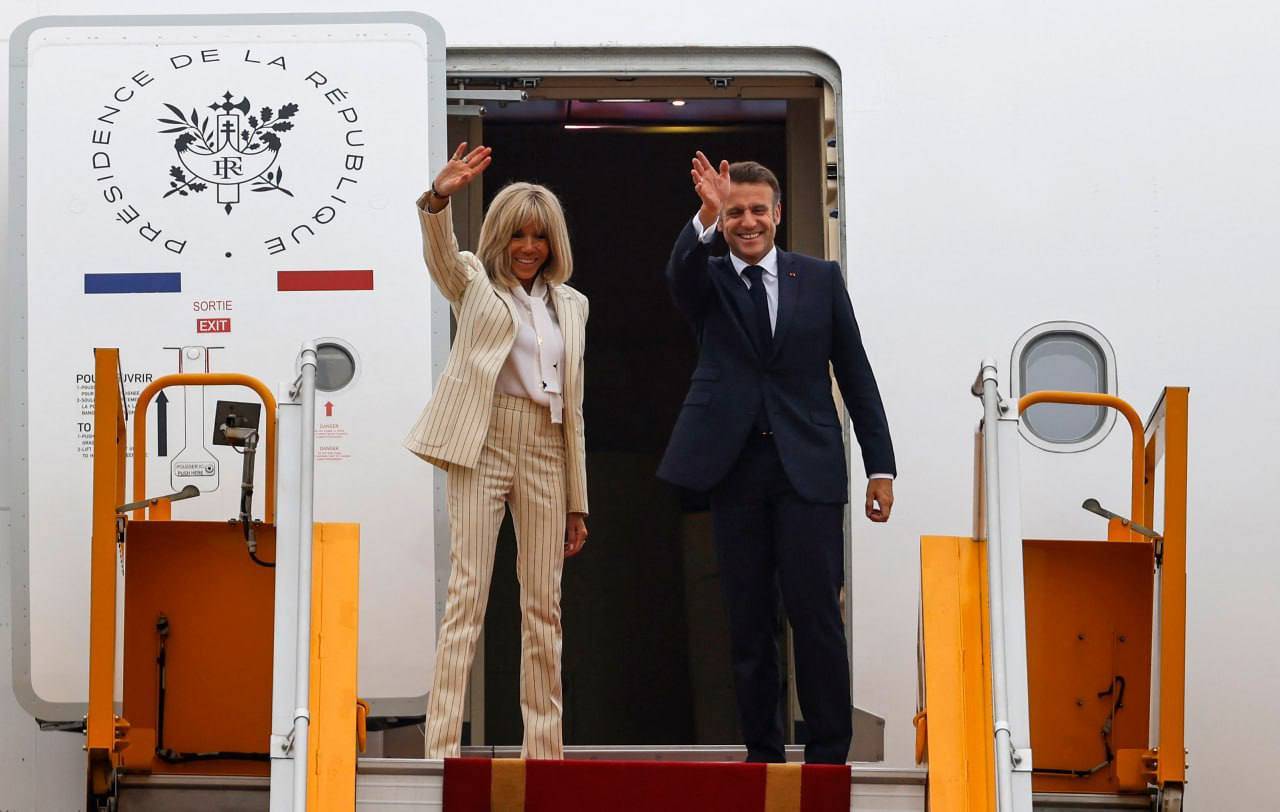 លោក Macron និងស្ត្រីទី១ចេញពីវៀតណាម ​ទៅឥណ្ឌូនេស៊ី