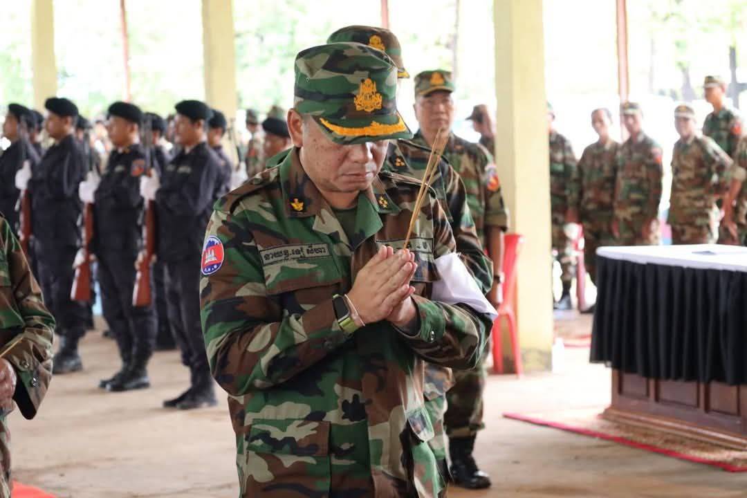 គណៈប្រតិភូក្រសួងការពារជាតិ អញ្ជើញគោរពវិញ្ញាណក្ខន្ធ ព្រិន្ទបាលឯក សួន រ៉ោន