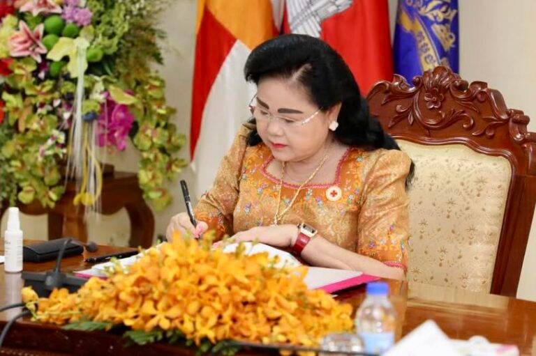 សម្តេចកិត្តិព្រឹទ្ធបណ្ឌិតប្រធានកាកបាទក្រហមកម្ពុជាសម្រេចឧបត្ថម្ភថវិកាចំនួន ១៥០លានរៀល ជូនសាខាកាក​បាទក្រហមកម្ពុជាខេត្ត​ប៉ៃលិននិង ខេត្តព្រះវិហារ ដើម្បីជីកអណ្តូងទឹកស្អាតនិងឧបត្ថម្ភស្បៀង