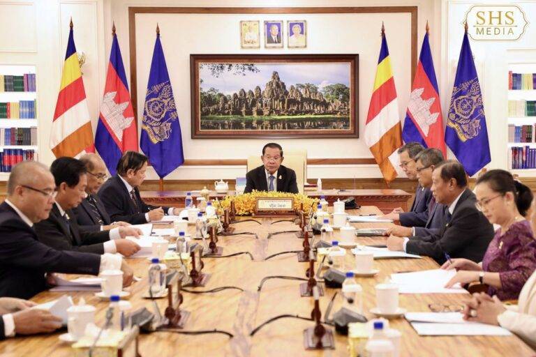 សម្តេចតេជោ ហ៊ុន សែន អញ្ជើញដឹកនាំកិច្ចប្រជុំគណៈកម្មាធិការអចិន្ត្រៃយ៍ព្រឹទ្ធសភា